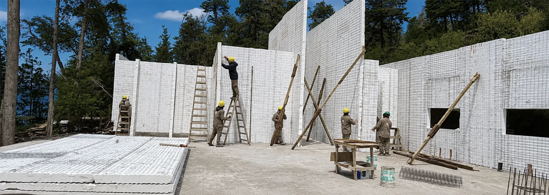 Estructura de paneles Cassaforma avanzando en obra